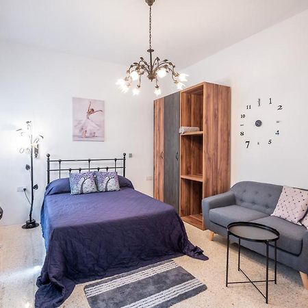 Close To Airport - Private Room With Private Bathroom Adults Only Gudja Exterior foto
