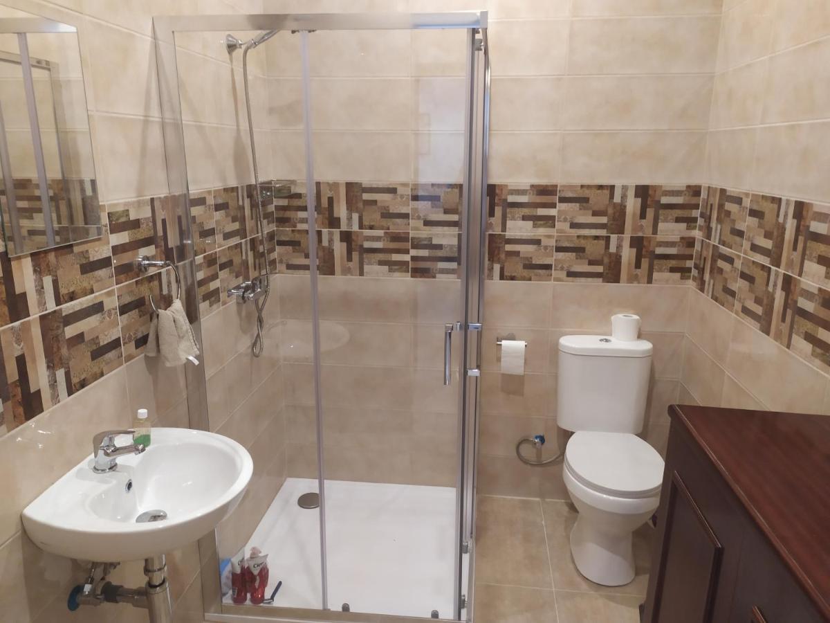 Close To Airport - Private Room With Private Bathroom Adults Only Gudja Exterior foto