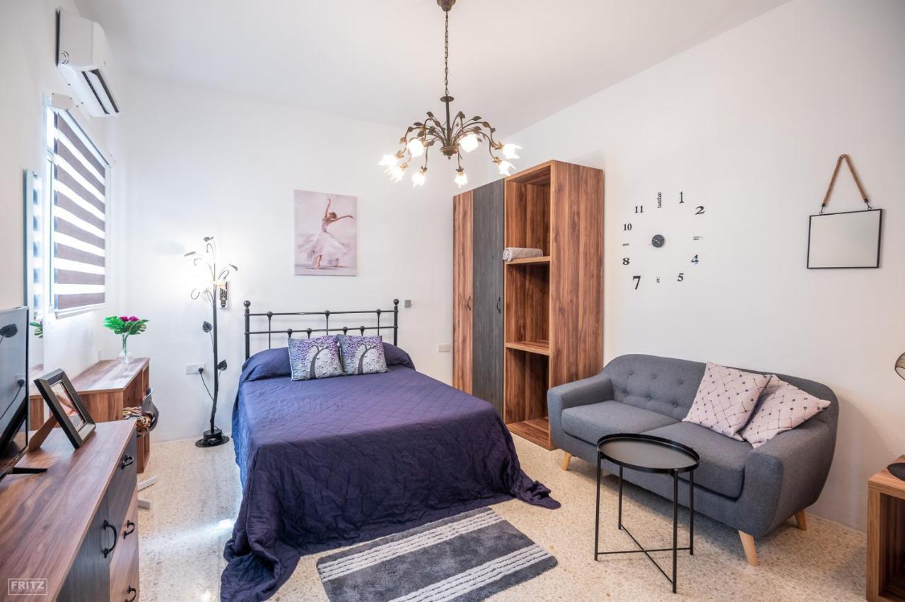 Close To Airport - Private Room With Private Bathroom Adults Only Gudja Exterior foto