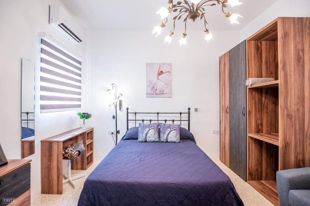Close To Airport - Private Room With Private Bathroom Adults Only Gudja Exterior foto