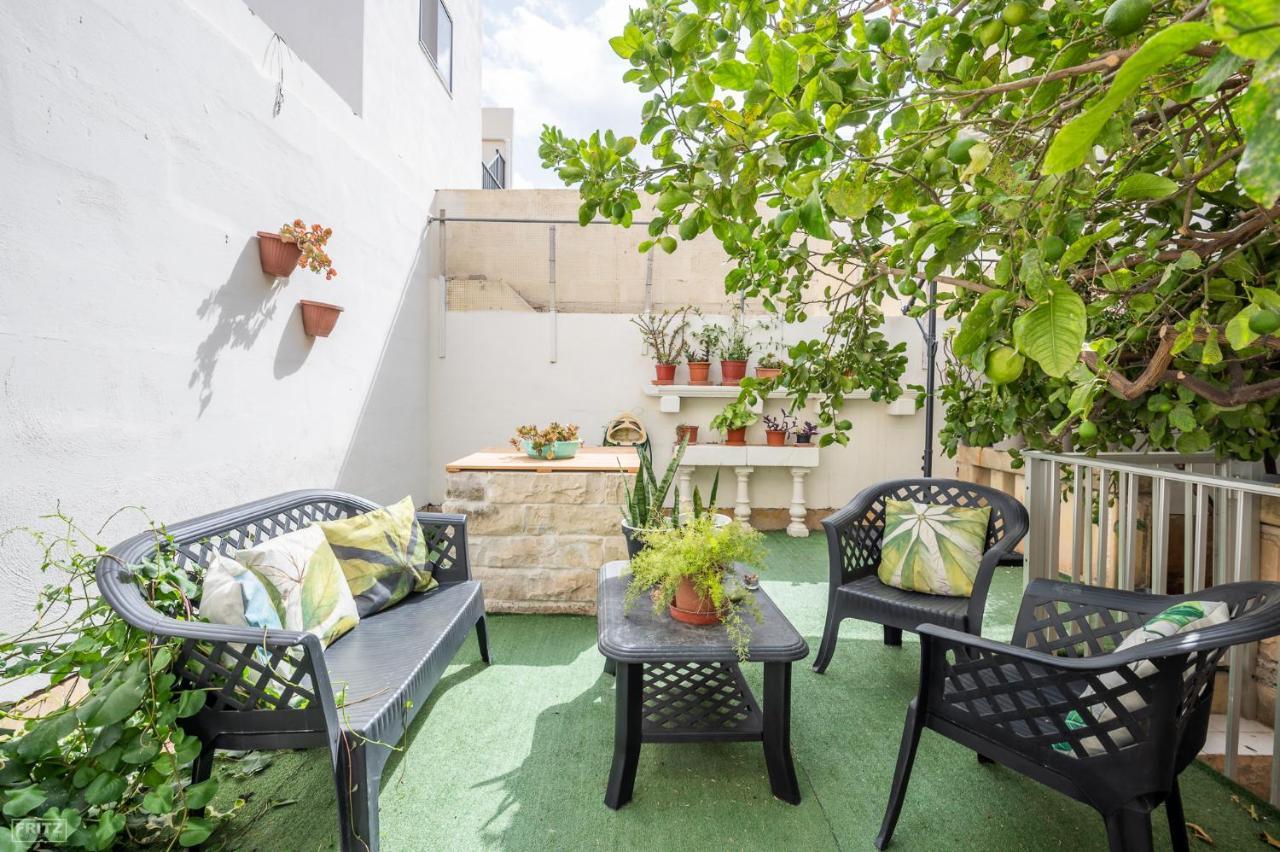Close To Airport - Private Room With Private Bathroom Adults Only Gudja Exterior foto
