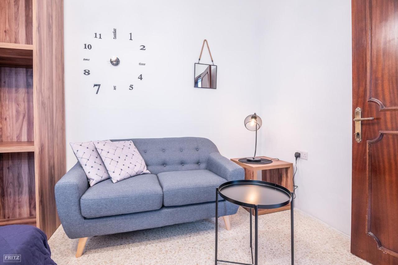 Close To Airport - Private Room With Private Bathroom Adults Only Gudja Exterior foto